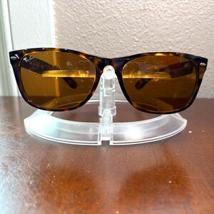 Ray-Ban New Wayfarer Classic sunglasses (RB2132)